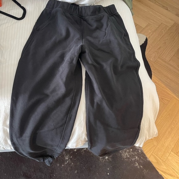 Lululmeon black sweatpants - Picture 3 of 4